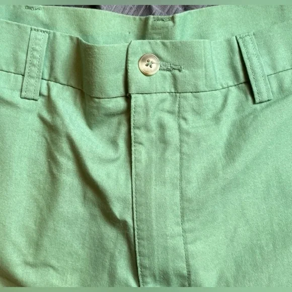Roundtree & Yorke-Green Shorts-Size 36-Excellent Condition - Picture 4 of 4